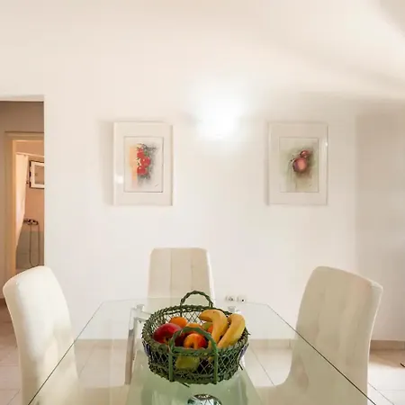 St. George Tatil parkı Agios Georgios (Corfu)
